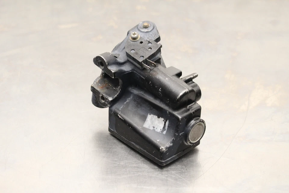 2005 Bombardier Rally 200 FRONT BRAKE MASTER CYLINDER X811 - Image 3 of 4