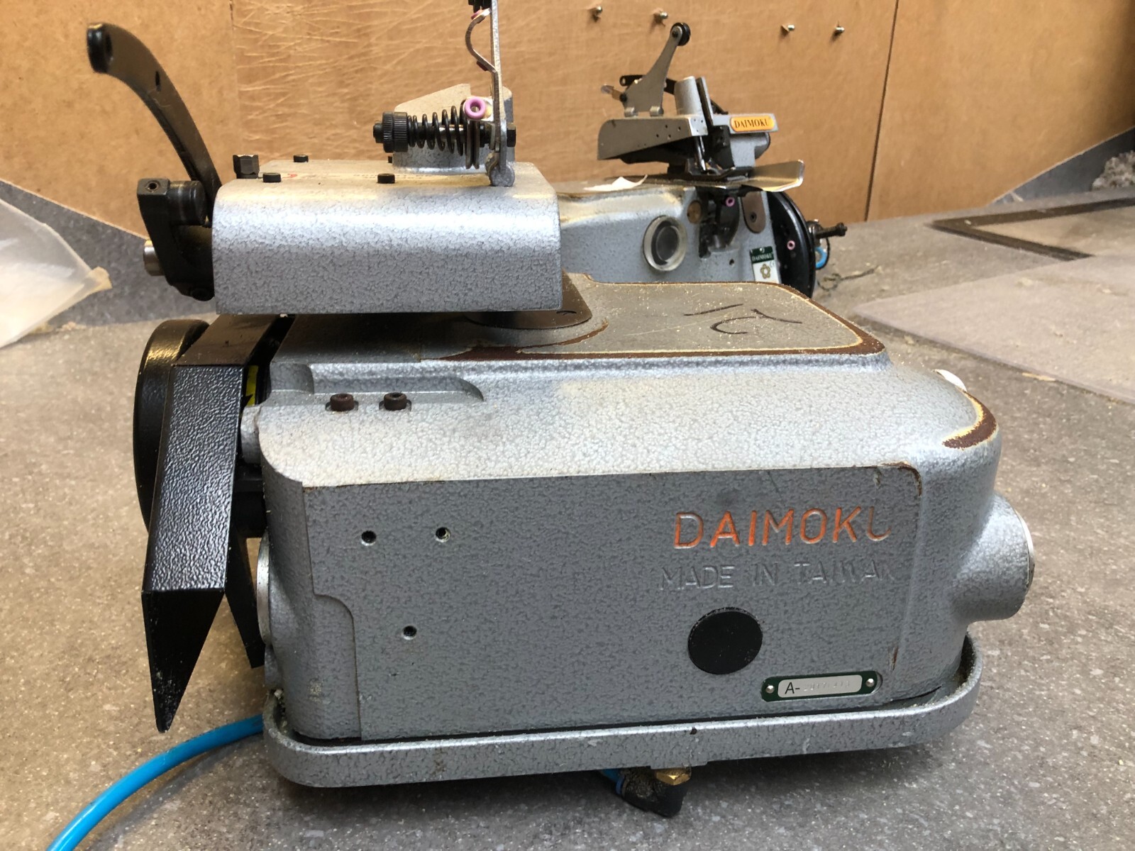 CARPET WHIPPING MACHINE BINDING 2 THREAD USED CARPET OVERLOCKING