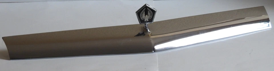 Chrysler Imperial 1990-93 OEM REJILLA SUPERIOR BARRA CROMADA MOLDURA CON EMBLEMA - 4451039 Foto 4 de 4