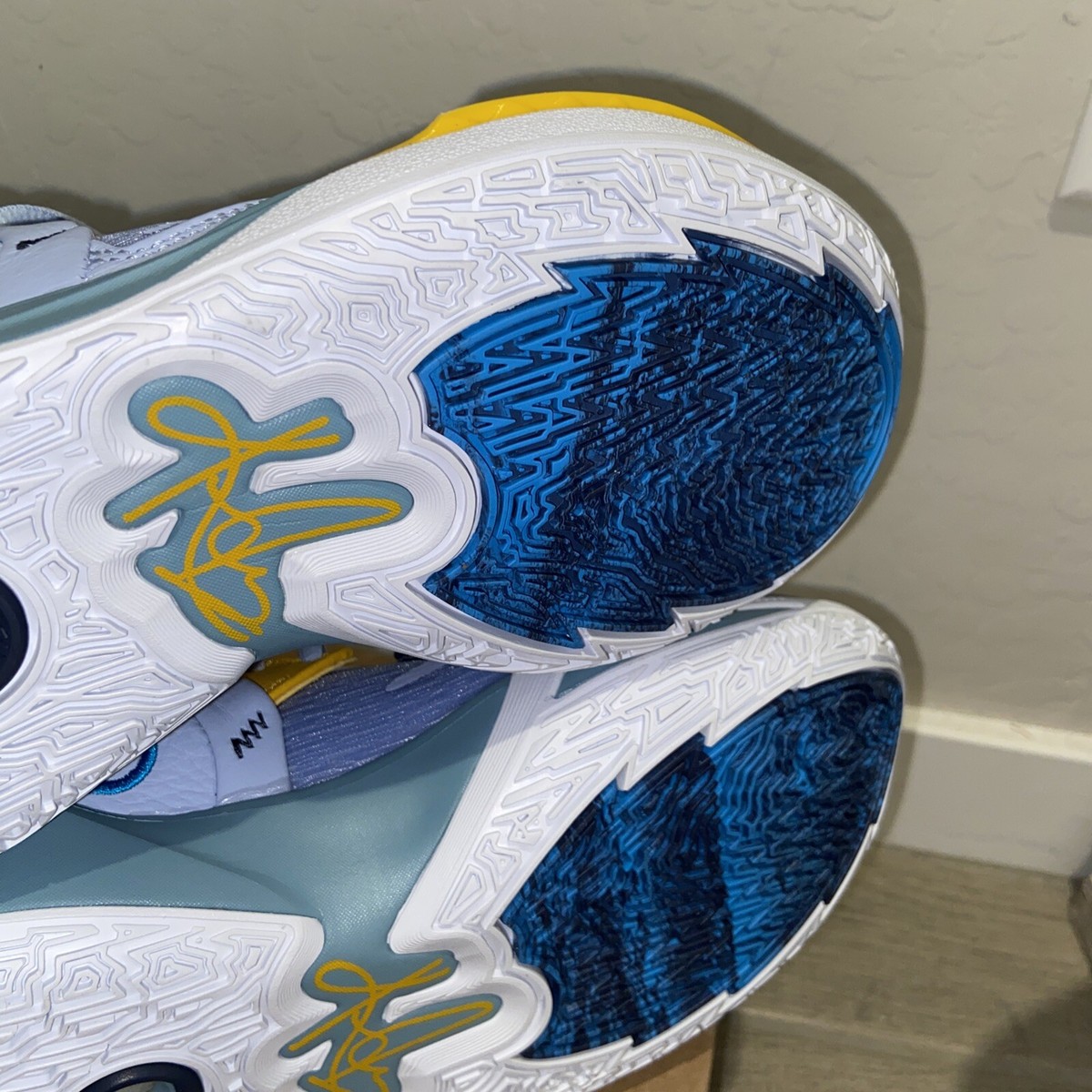 NIKE Kyrie Infinity Men’s Size 8 Basketball Shoes White/Blue/Yellow Amazon.com | Nike Men main image 3