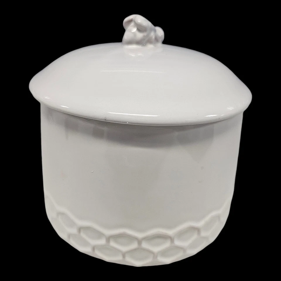 Bote de terracota blanco umbral con tapa diseño ABEJA Y COLMENA 5,25" H X 5,5" D Foto 2 de 4