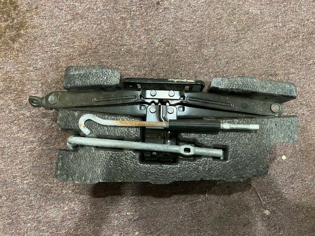 2006-2012 HYUNDAI SANTA FE SPARE TIRE JACK & TOOL KIT OEM | eBay