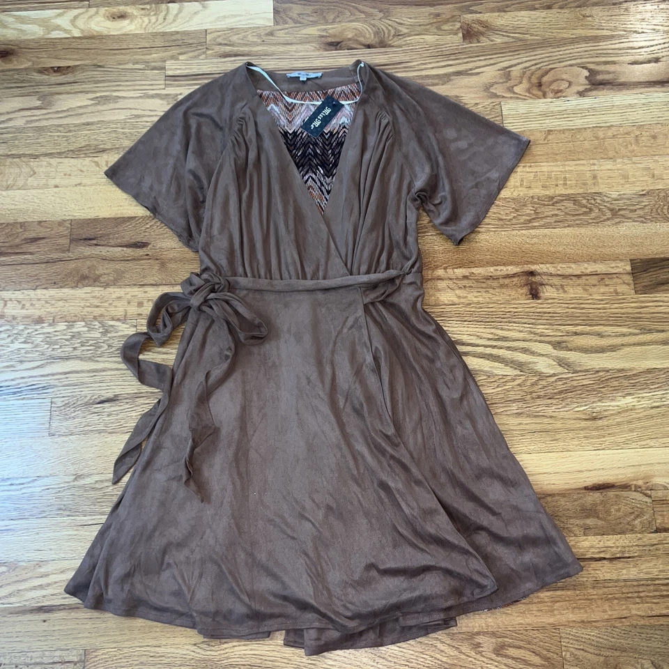 全新带标签 Miss Me 裹身连衣裙人造西装短袖衬里迷你棕色可可 — 第 4/4 张图片