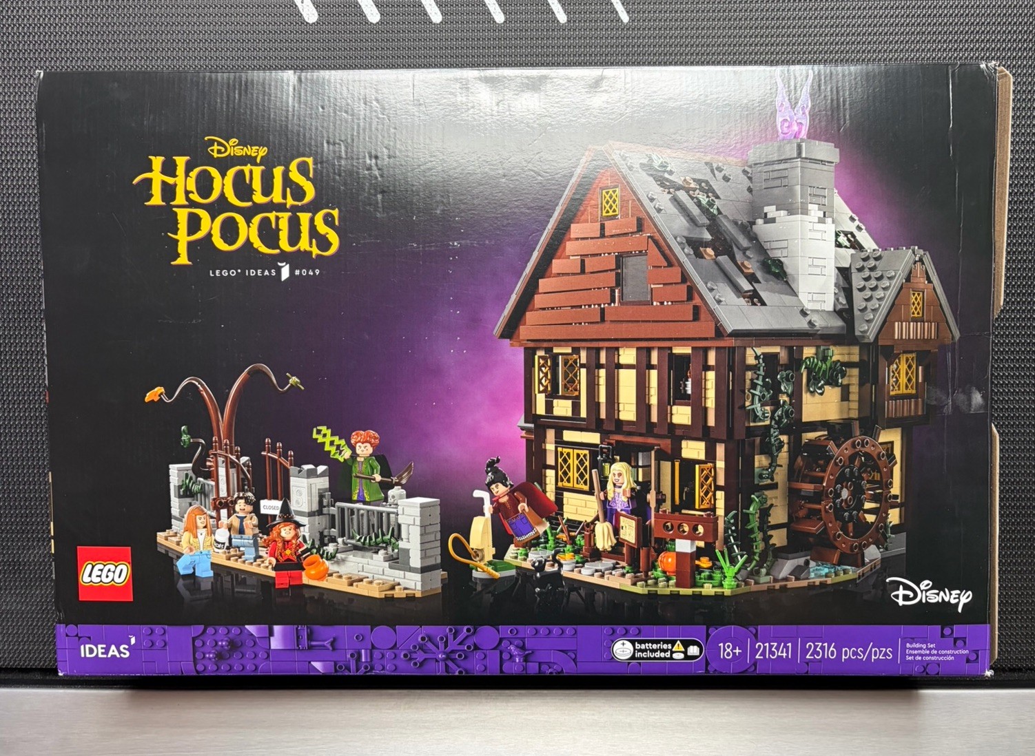 LEGO Ideas: Disney Hocus Pocus: the Sanderson Sisters' Cottage (21341) Complete