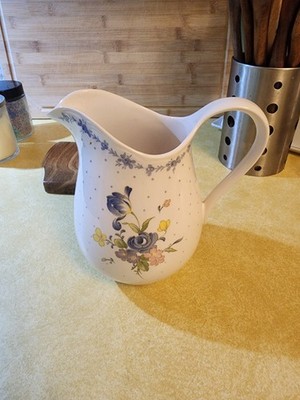 NIKKO BLUE PEONY 32 OZ~MILK PITCHER~SCALLOP~FLOWERS~EXCELLENT