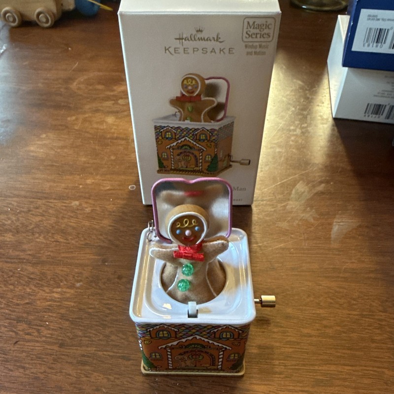Hallmark Keepsake Ornament “Pop Goes The Gingerbread Man” Works