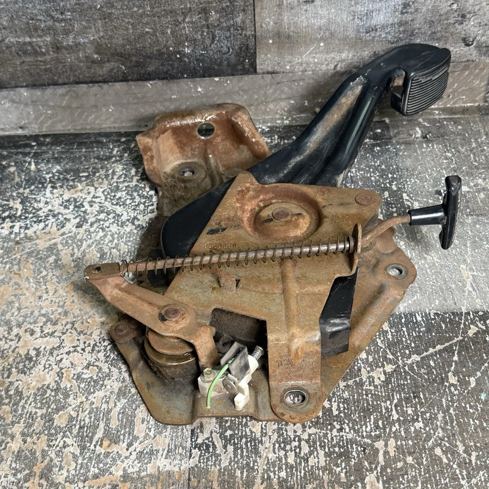 Педаль тормоза в сборе аварийная парковка E 1992-1996 Ford F150 F250 F350 Bronco - Изображение 4 из 4