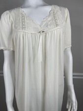 VTG Women s Sears Fundamentals Nylon ivory Nightgown size Medium 10-12 prairie