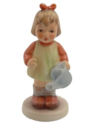 Goebel Hummel Figurine Fille Arrosoir Porcelaine 9,5cm - Photo 1/4