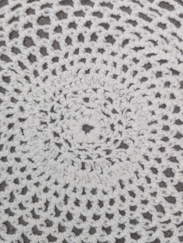 Set of 12 Vintage 1960s 1970s Wool Knitted Doilies Placemats Retro Table Linen - Image 3 of 4