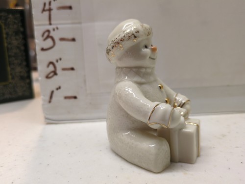 LENOX Snowy Gift Snowman Porcelain Figurine W/24K GOLD #F72745-1 - Picture 2 of 8