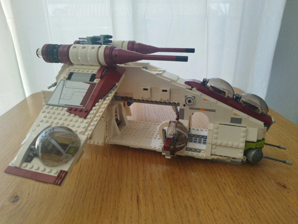 LEGO Star Wars 75021 Republic Gunship, photo 2 sur 5