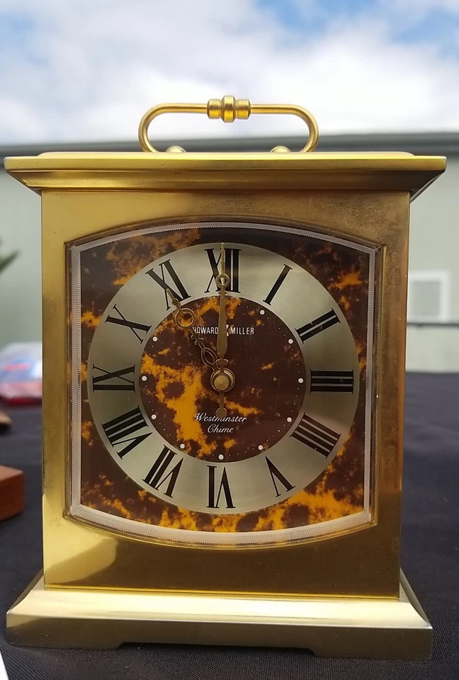 Reloj Timbre Howard Miller Mediados de Siglo Años 60 Latón Vidrio Vintage Abrigo Escritorio Oeste Foto 2 de 4