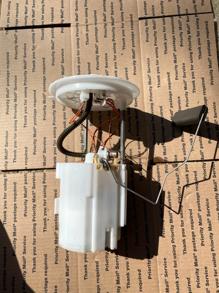 2017 18 19 FORD ESCAPE/ 15-19 LLINCOLN MKC БЛОК ОТПРАВИТЕЛЯ БЕНЗОБАКА OEM GV61-9H307-FB - Изображение 2 из 3