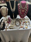 Lot Of 40 Pieces Of Vintage Jewelry — photo 1