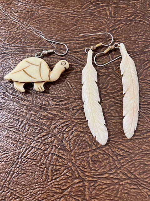 LOT of ALASKAN CARVED JEWELRY FEATHER EARRINGS & TURTLE