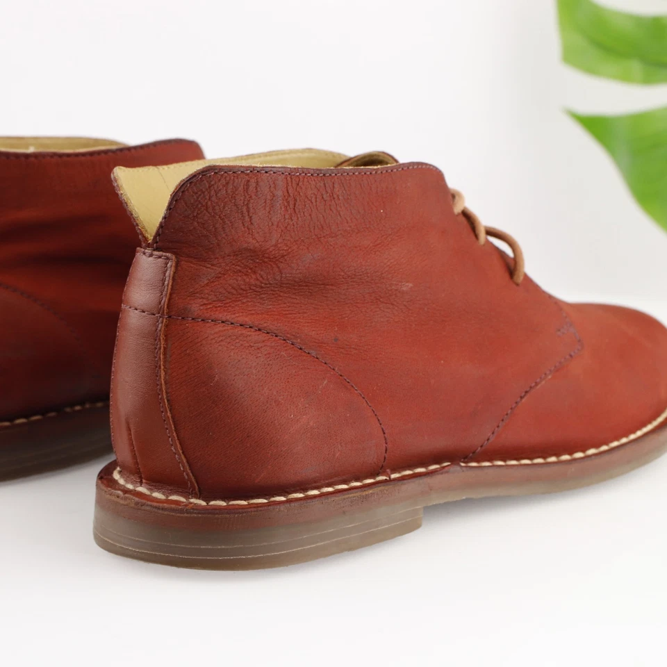 Bota Chukka Cole Haan Para Hombres Talla 9 M Cuero Rojo Con Cordones Punta Lisa Suela de Goma Foto 3 de 4