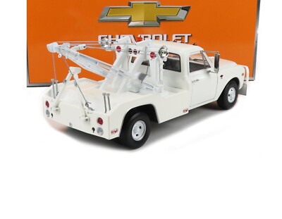 1968 CHEVROLET C-30 DUALLY WRECKER WHITE 1:18 SCALE BY GREENLIGHT