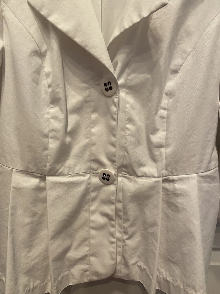 CYNTHIA ROWLEY Lined WHITE Jacket, Sz M, Lightweight, Cuffs, Belt, EUC - Image 2 of 4