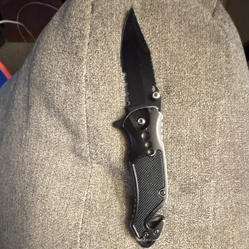 Good Worker 2,95" Folding Knife with Glass Breaker and Seatbelt Cutter