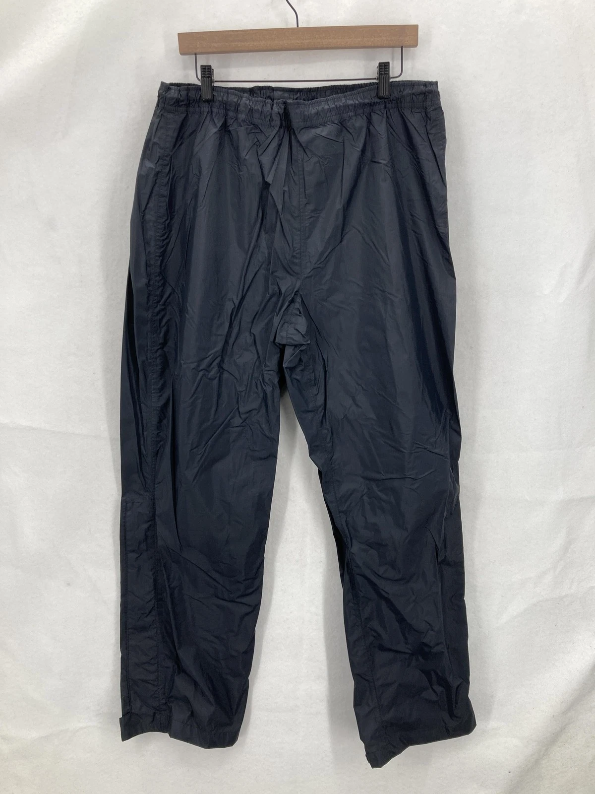 L.L.Bean Rain Pants Mens Large Nylon Ripstop Mesh Lined Ankle Zips Packable VTG
Opens in a new windo
