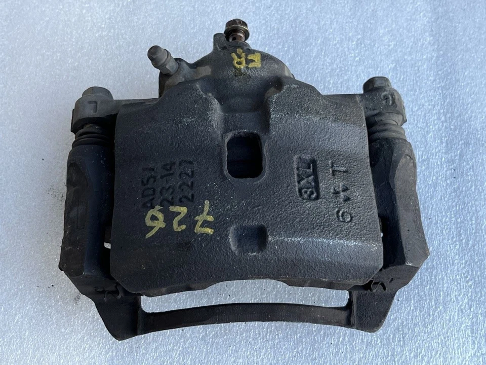 Honda Accord 1994 sedán lado del pasajero derecho pinza de freno delantera Foto 2 de 4