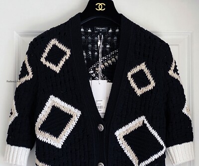 NEW $3750 20P CHANEL BLACK WHITE BEIGE CC BUTTONS CARDIGAN SWEATER