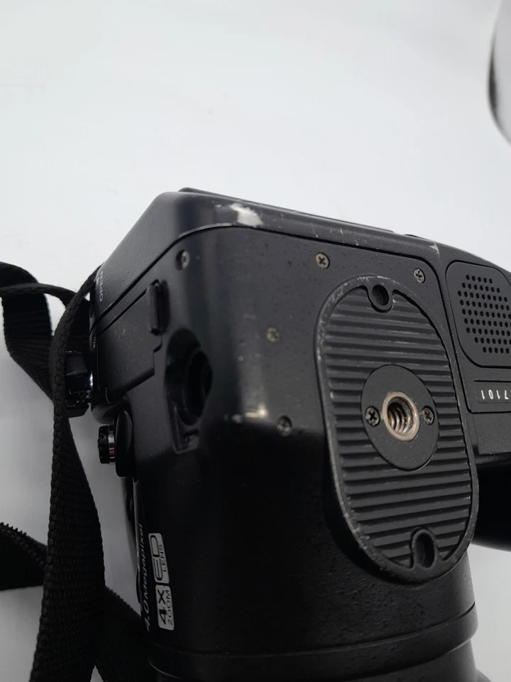 Olympus Camedia E-10 Digital Camera 4MP + 128MB Turns On Comes With Card Reader - Image 4 of 4