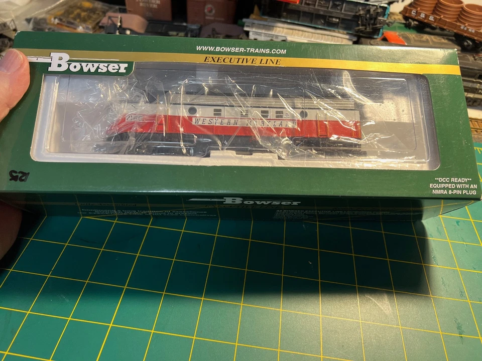 Bowser #691-23316 EMD F7A Western Maryland #7166 Executive Line DCC/Sound OB - Image 2 of 4