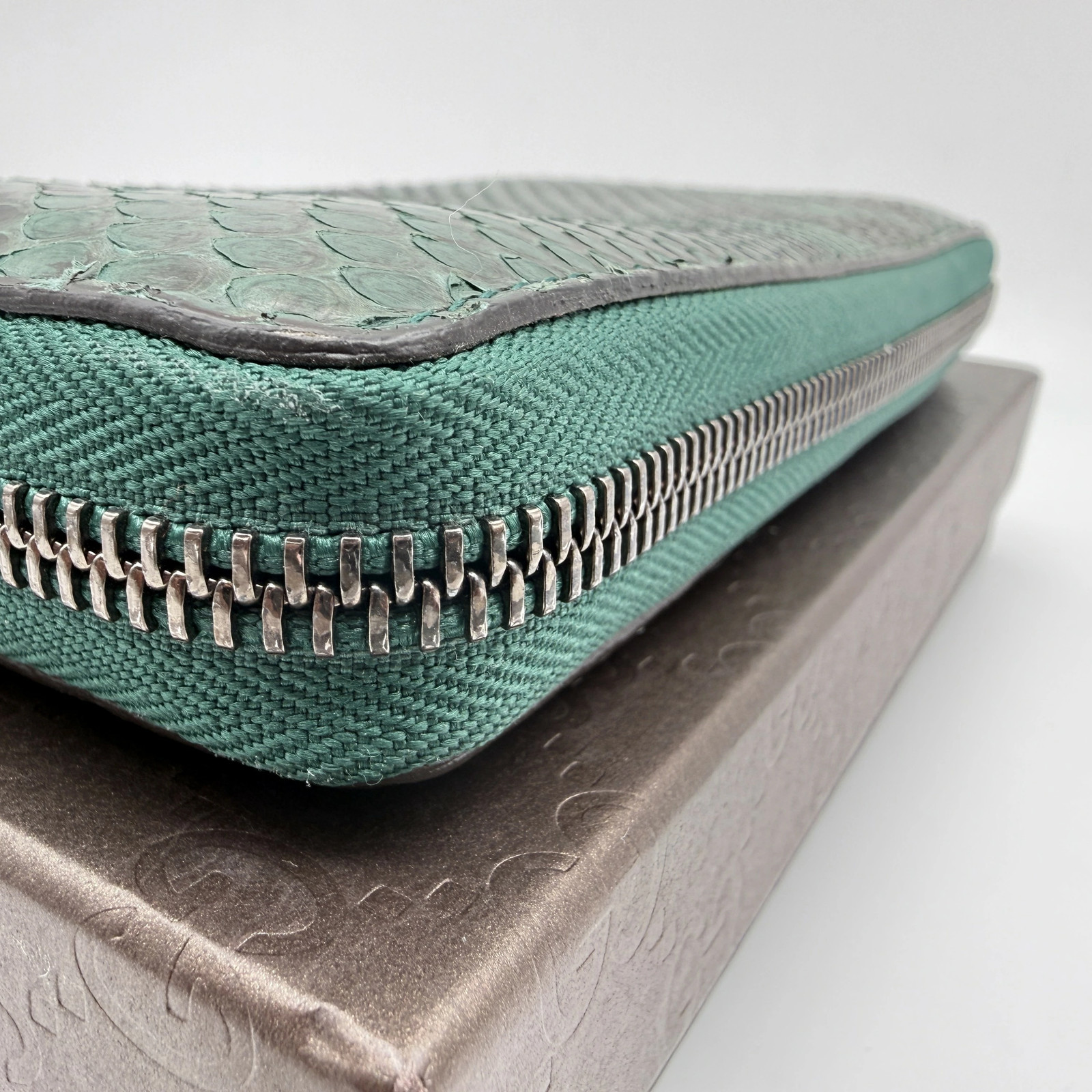 Gucci Python Green Leather Unisex Long Wallet Used - image 7