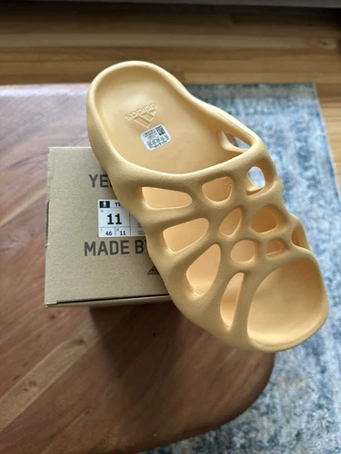 DS Men Sz11 - Yeezy Slide 450 Cream GZ9864 Brand New Ships Asap
