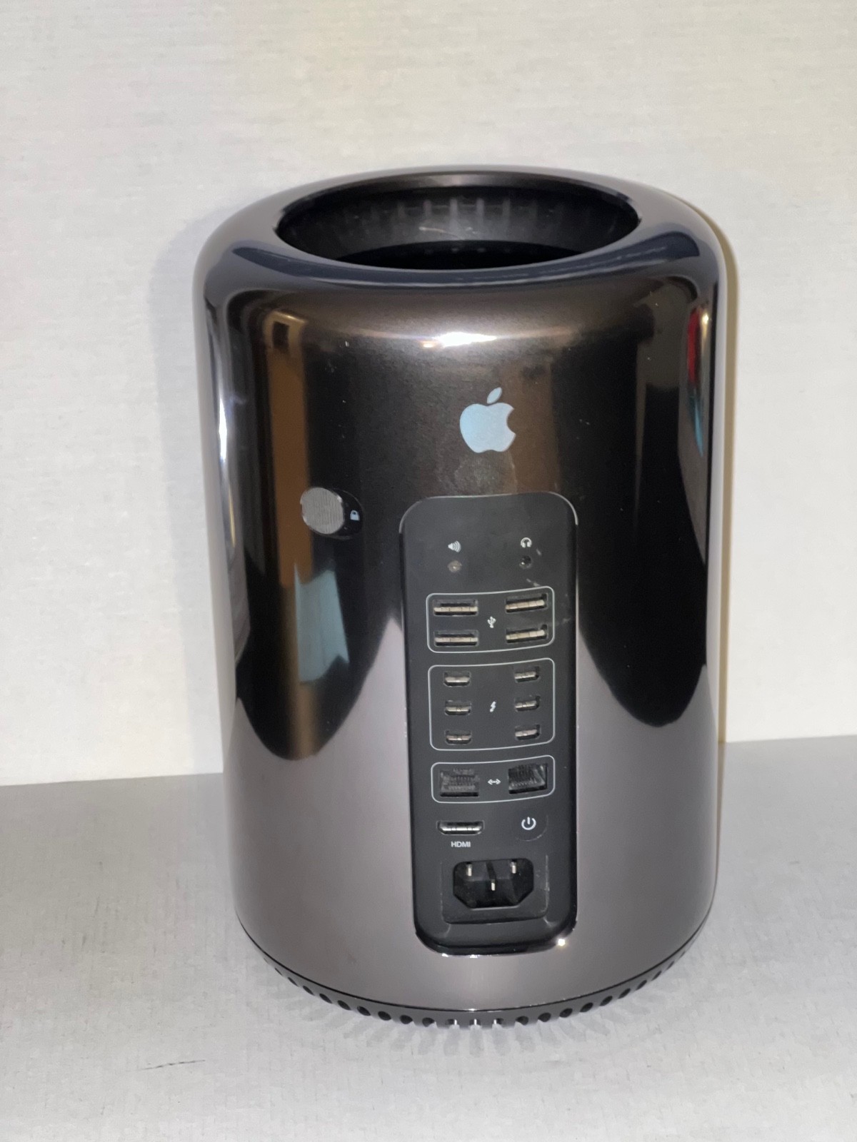Apple Mac Pro(Late 2013) 12‑Core Xeon • 32GB RAM • 1TB SSD •Upgraded to Sequoia