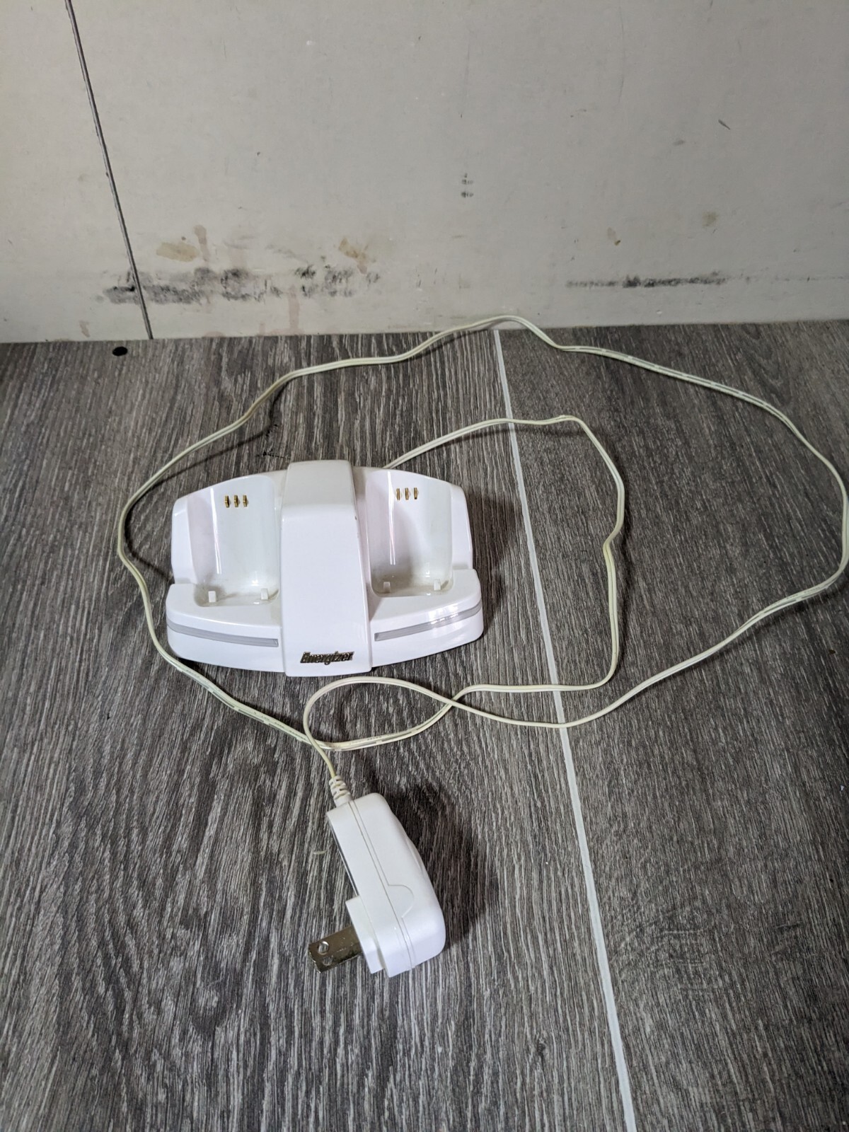 Energizer Charging System Dock Charger For Nintendo Wii White PL7528