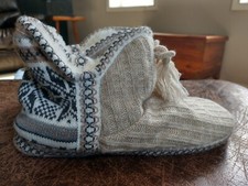 NWT Muks Luks M 7 Boho Amira Slipper Faux Fur Lining Indoor Outdoor Sole Tassle