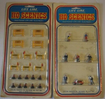 VTG, Set of 2, LIFE-LIKE, HO SCENICS & LIGHT-UPS, Rd Barriers n City Life People