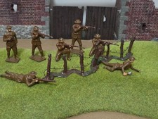 Vintage Lead Khaki Soldiers x7 And Barb Wire Sections x2 Taylor &Barrett