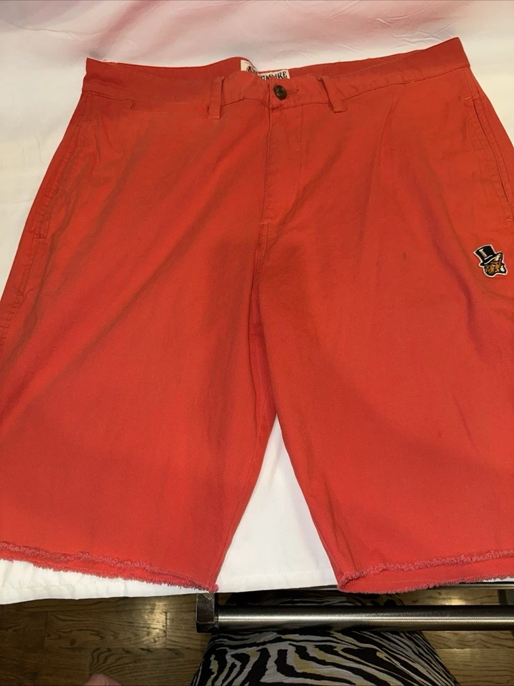 Lote de 4 pantalones cortos para hombre. Talla 38. Polo marca Akoo Empire. Foto 4 de 4