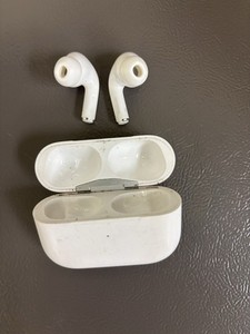 Apple AirPods Pro Headphone Set FOR PARTS OR REPAIR