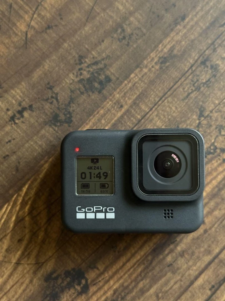 Cámara de acción GoPro HERO 8 negra con accesorios y batería extra incluida Foto 3 de 4