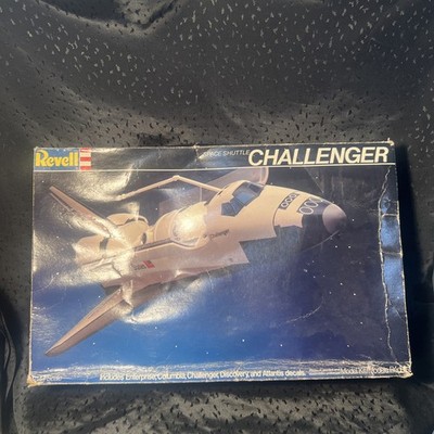 1982 Revell NASA Space Shuttle Challenger 1/144 Scale Kit #4526-3800 with box