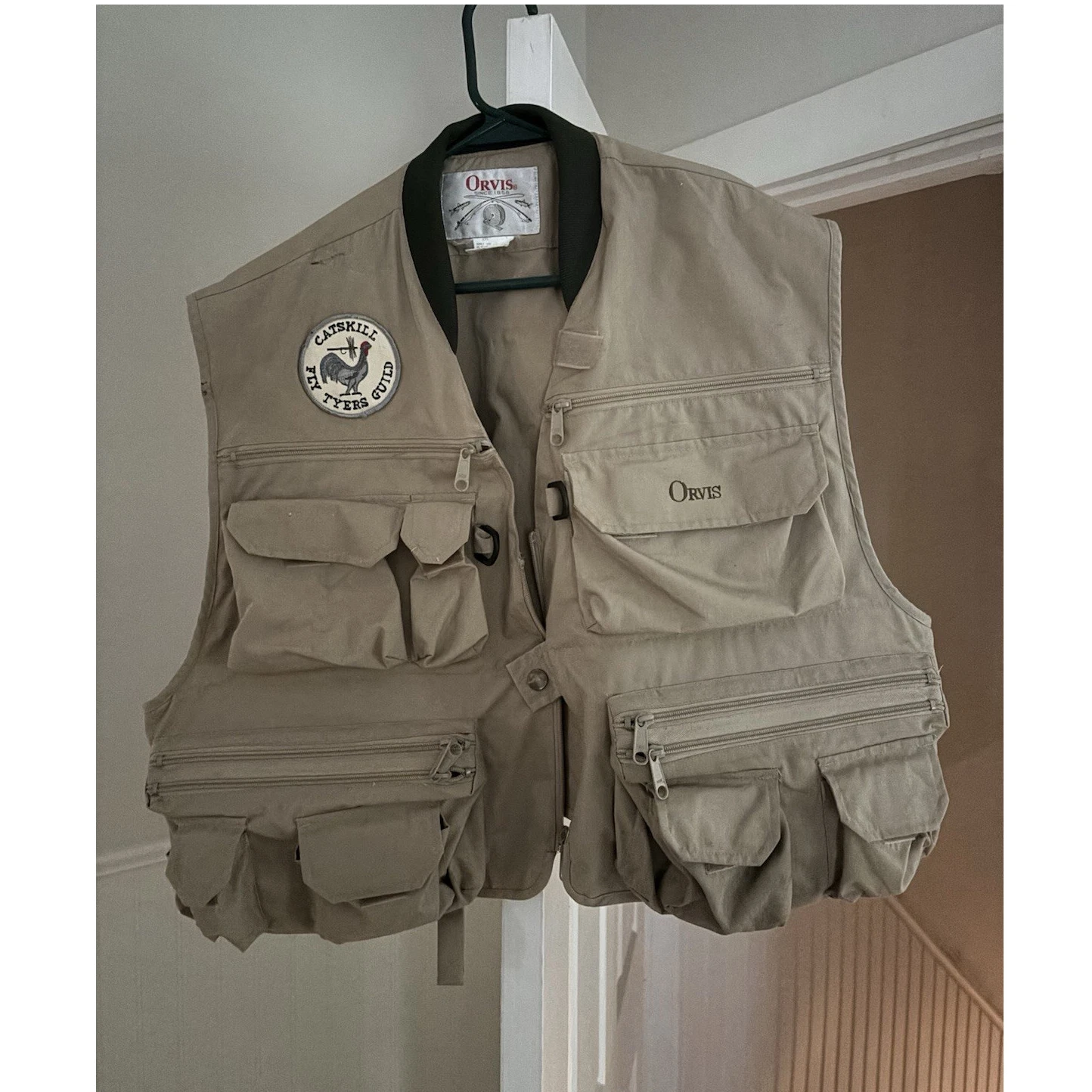 Orvis 2XL Beige Cotton Blend Fishing Vest Fly Patch Zipped Pockets Wading Jacket
Opens in a new wind