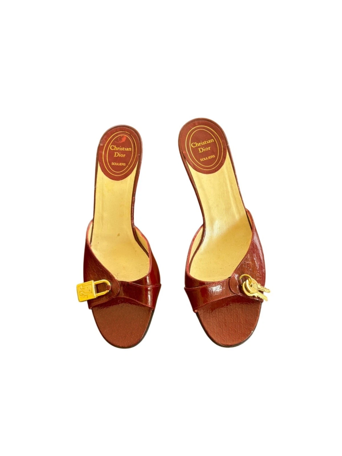 Sandales à talons Christian Dior Souliers bordeaux avec serrure dorée et accent clé   Ch