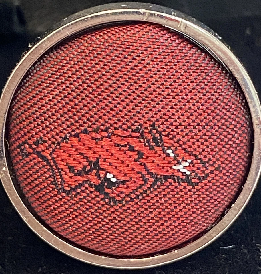 Запонки командные NCAA Arkansas Razorbacks подарочная коробка официальный лицензированный продукт - Изображение 2 из 4