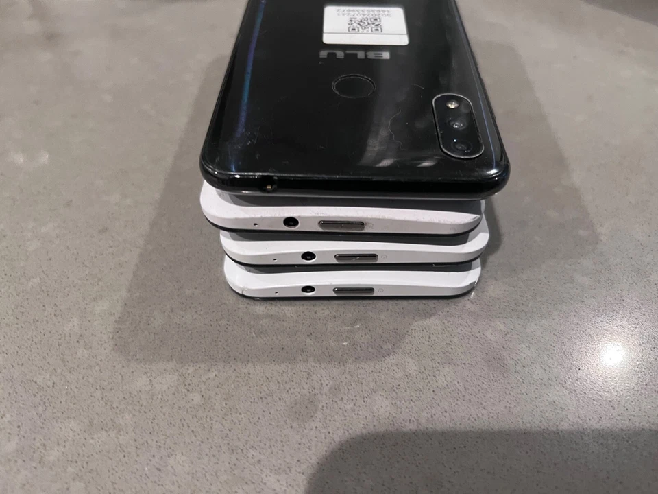 Defective Lot - Asus Zenfone 2E Z00D 8GB White Android Smartphone + BLU - Image 4 of 4