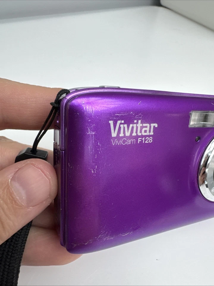 Vivitar ViviCam Digital Camera F128 14.1 Mega Pixel 2.7 Inch LCD Screen Purple - Image 2 of 4