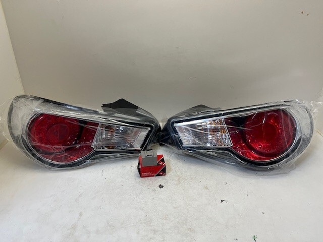 TOYOTA GENUINE OEM Tail light Lamp Lens ZC6 BRZ ZN6 FT86 Mint
