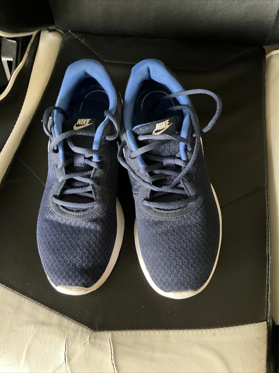 Nike hotsell tanjun navy