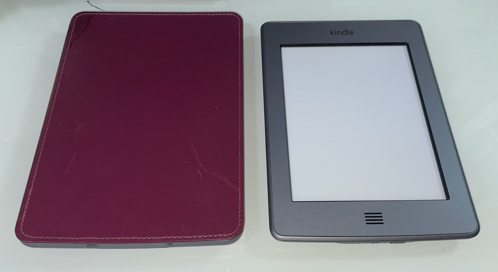 Kindle Touch 3G + Wi‑Fi D01200 – Excellent  – Bundle - Working-image