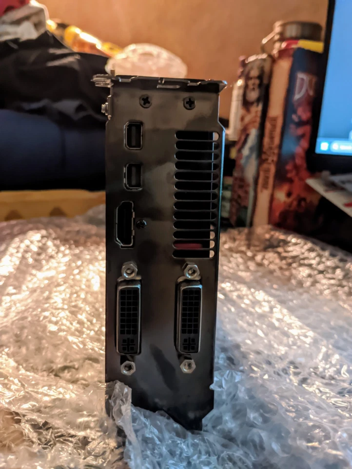 Radeon Hd 6870 1GB GDDR5   - Image 4 of 4