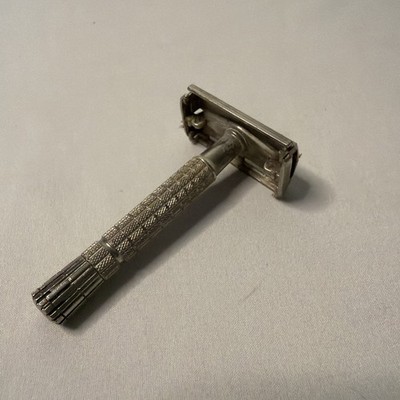 Vintage Gillette 1957 C-1 Metal Silver Tone Twist Open Safety Razor - Flare Tip